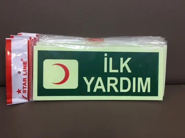 Fosforlu Fotolümen İLK YARDIM İkaz Levhası - ( 4 Adet)